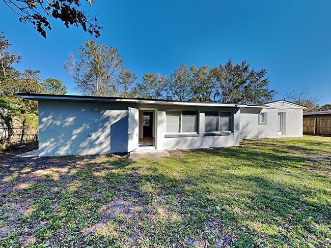 Building Photo - 142 Lynbrook Dr