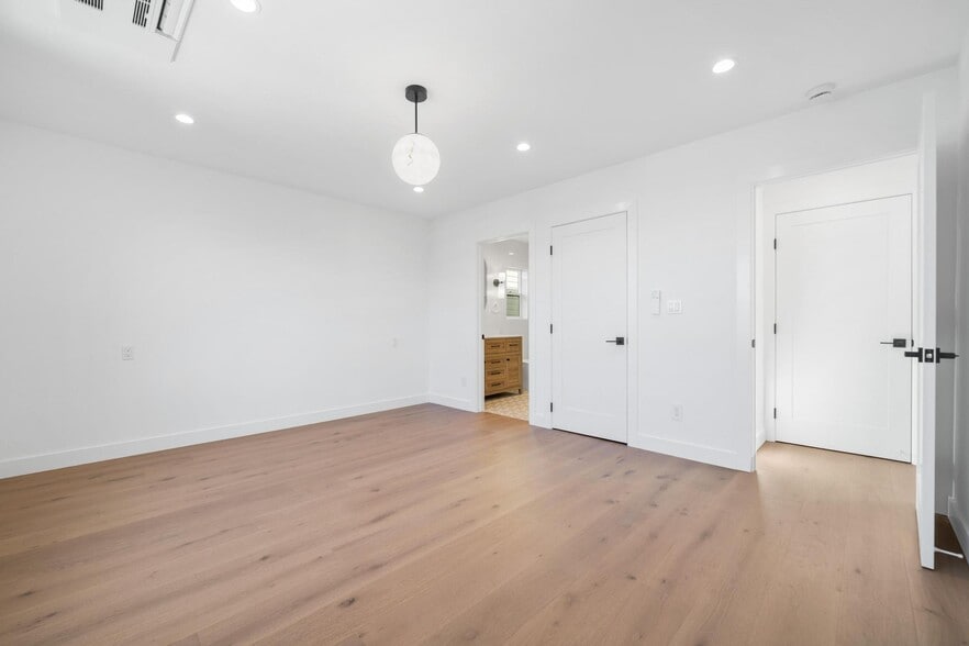 Building Photo - 1815 35th Ave