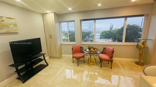 Building Photo - 329 SE 3rd St