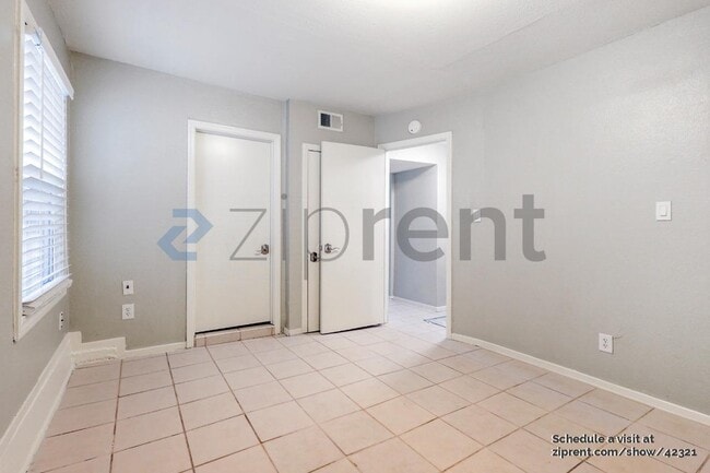Building Photo - 517 13th St