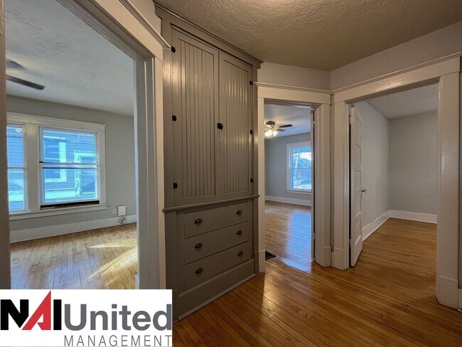 Building Photo - Almar - 2630-32 Douglas St.