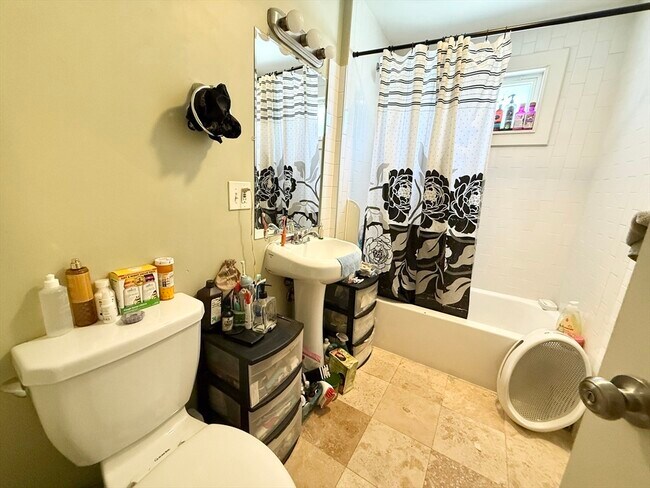 Building Photo - 4043 Washington St