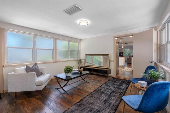 Building Photo - 2201 Park St N