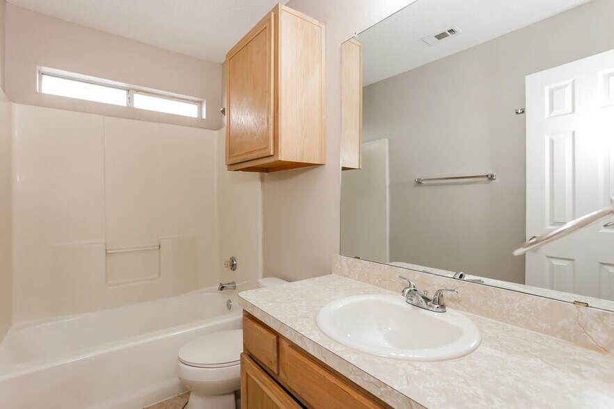 Building Photo - 224 Glen Meadow Dr