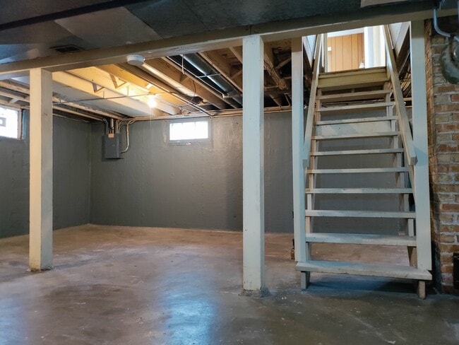 Building Photo - 10455 S Spaulding Ave