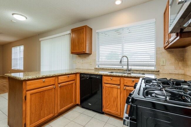 Building Photo - 10046 Lazy Meadows Dr