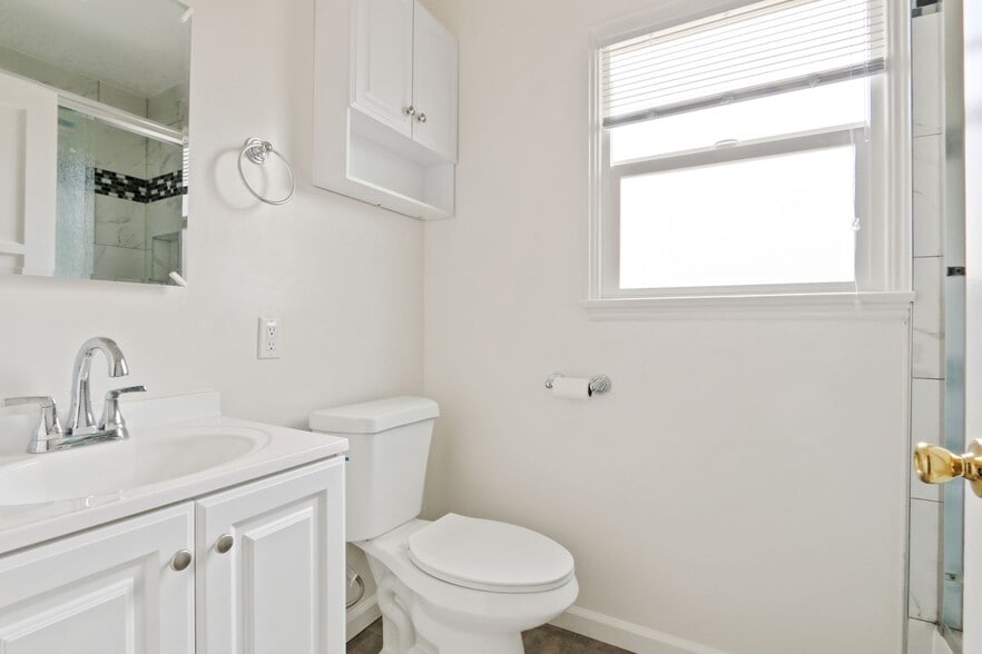 Building Photo - 2024-2026 Ocean Park Blvd