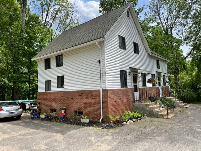 Building Photo - 66 School St