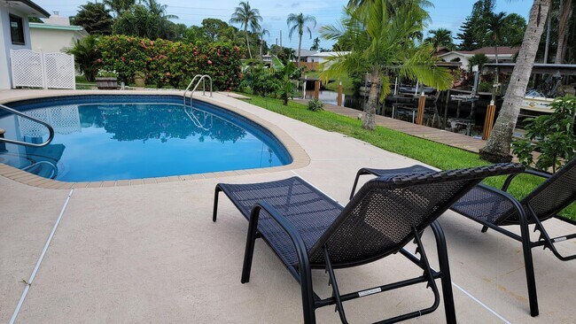 Building Photo - 1036 SW 26th Ave