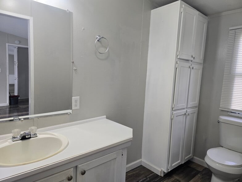 Building Photo - 210 Jamback Rd