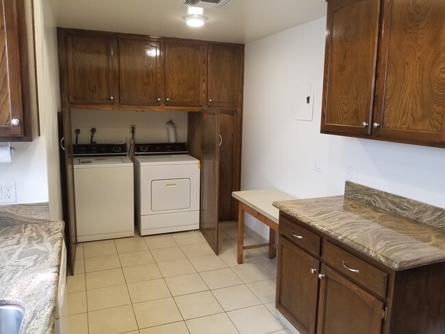 In-unit Washer/Dryer - 1812 Overland Ave