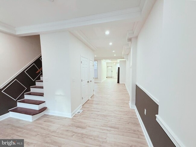 Building Photo - 714 Dolphin St