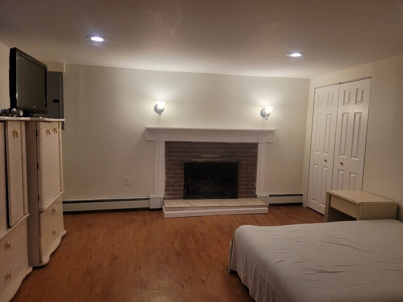 Building Photo - 11 Tracywood Rd