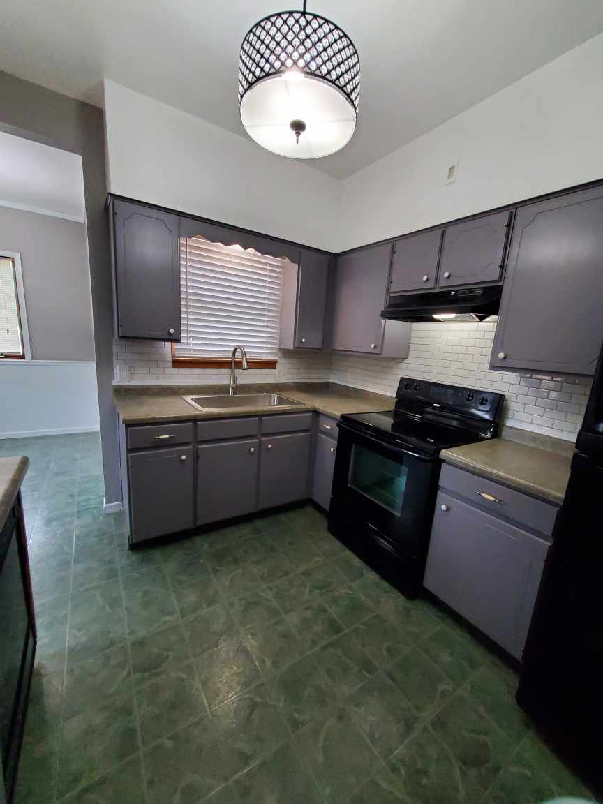 Kitchen - with dishwasher - 1413 Avenue H