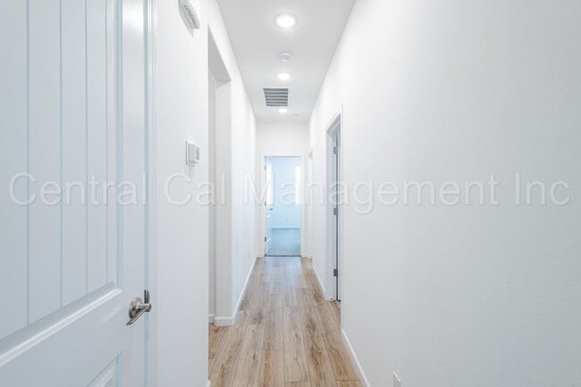 Building Photo - 4 Bedroom/3 Bath Home with Solar in Commun...