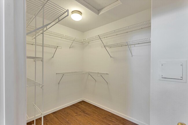 Building Photo - 929 Monarch Cir