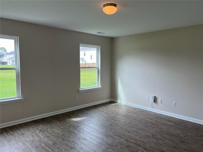 Building Photo - 119 Roswell Dr W