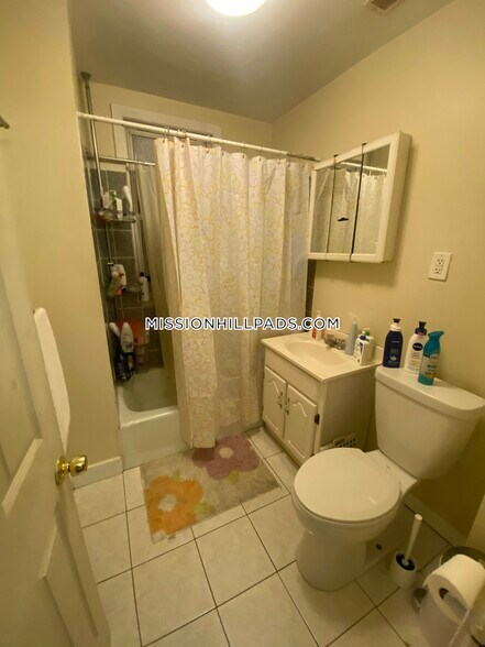 Building Photo - 21 Bucknam St