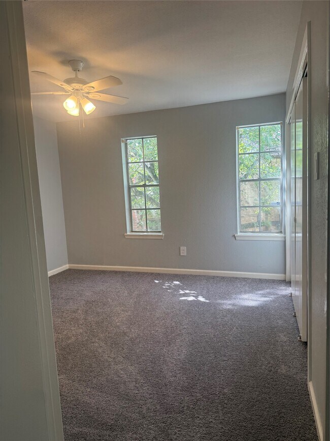 Building Photo - 7930 Grove Ridge Dr