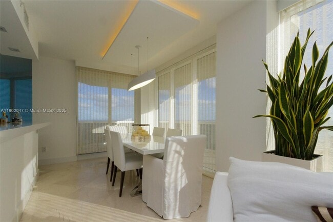 Building Photo - 4775 Collins Ave