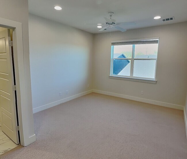 Building Photo - Fabulous 3-Story Townhouse in Frisco Heights! 1 mile from TCU!