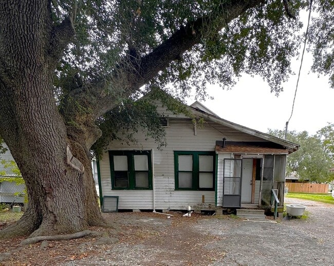 Building Photo - 4115 Congress Ave