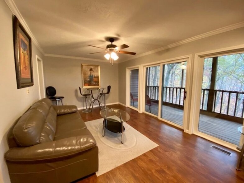 Building Photo - 9578 S Lake Ridge Dr