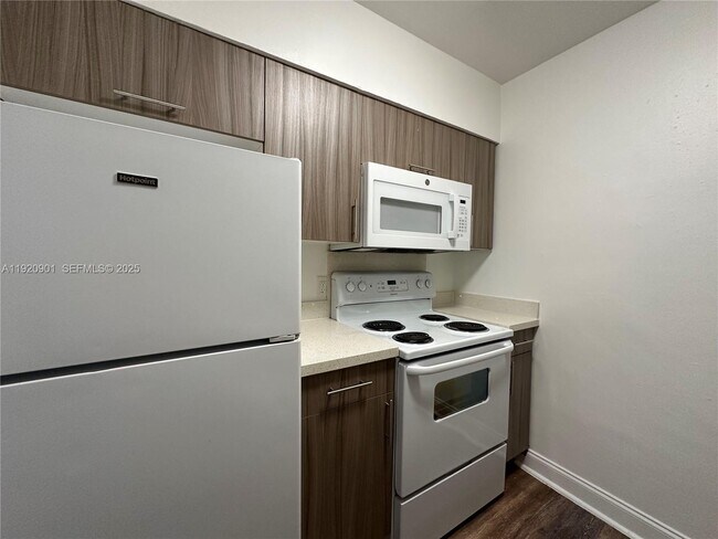 Building Photo - 2300 Madison St