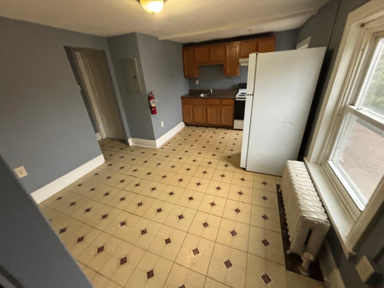 Building Photo - 811 W Main St