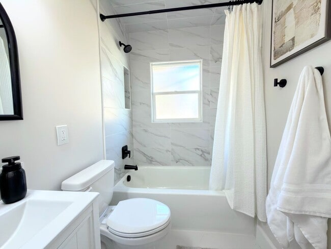 Building Photo - Beautiful Remodeled Home