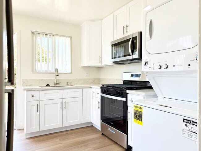 Building Photo - Remodeled Duplex in South O!