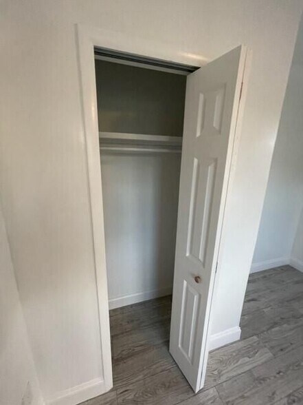 Building Photo - 3890 Lakewood Rd