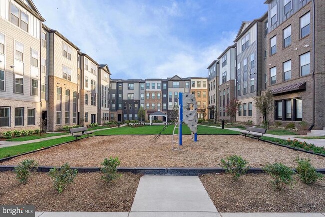 Building Photo - 20957 Bluebird Sq