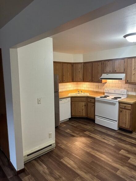 Building Photo - 4551 Governors Dr