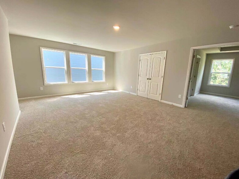 Building Photo - 144 Valimar Dr