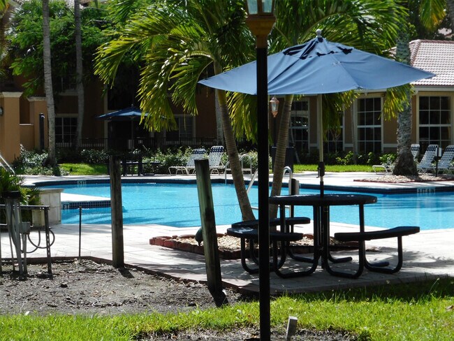 Building Photo - 7970 N Nob Hill Rd