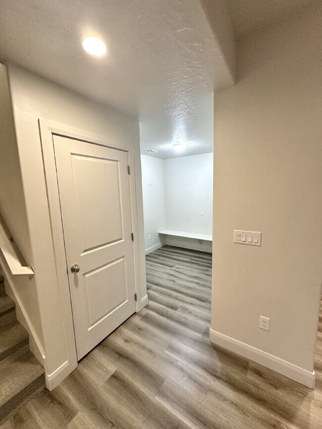 Building Photo - “St. George, Aspen Estates: 5 spacious bed...