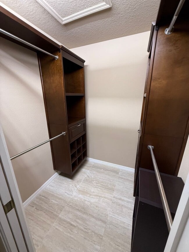 Building Photo - NEWLY LISTED!! Beautifully Updated 3-Bed/2-Bath Home in Sarasota!