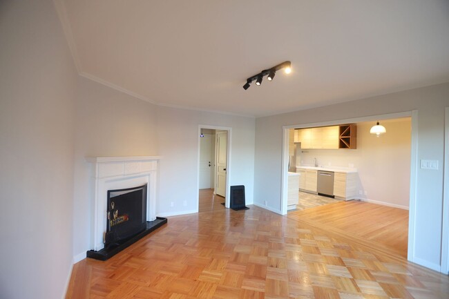 Building Photo - Glen Park: Immaculate Renovated Home 3 Bed...