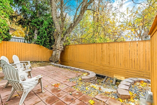 Building Photo - 8 Newell St