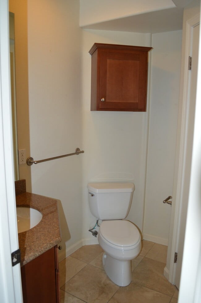 Building Photo - 1 Bedroom Condo in Mission Hills