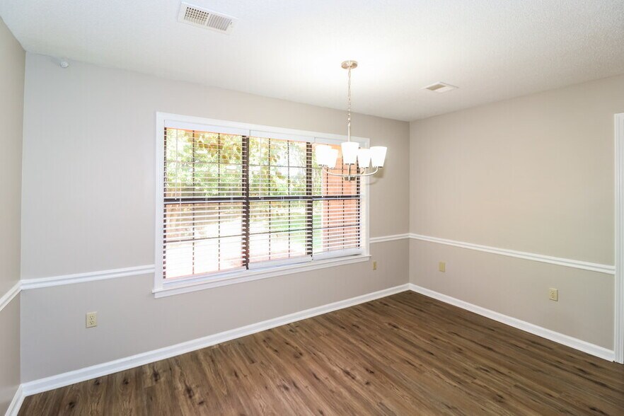 Building Photo - 7706 S 71st Ave