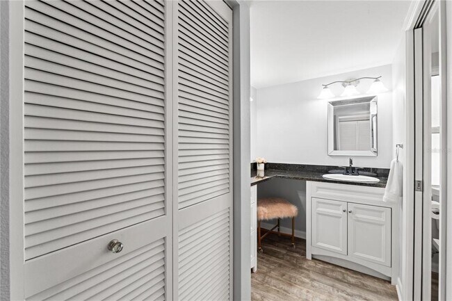 Building Photo - 300 S Florida Ave