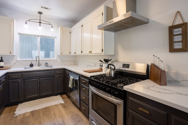 Building Photo - Ultra Unique Chico Tree House in The Avenues