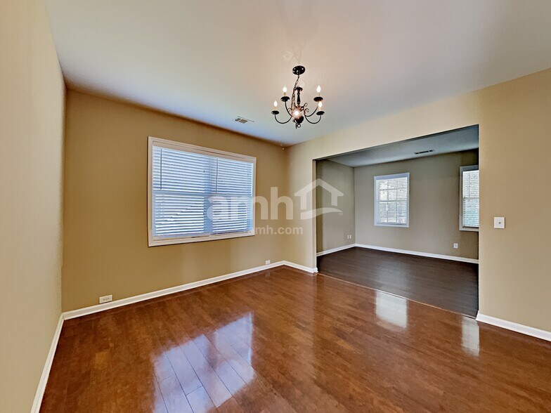 Building Photo - 5655 Livingston Ct