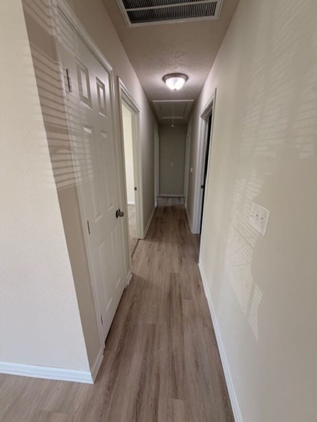 Building Photo - BEAUTIFUL REMODLED 3 BEDROOM 2 BATH HOME