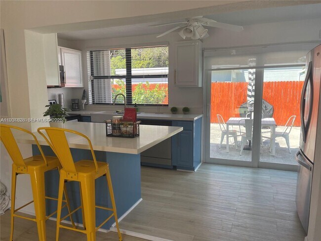 Building Photo - 1560 NE 145th St