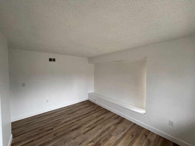 Building Photo - 1455 Laramie Ave
