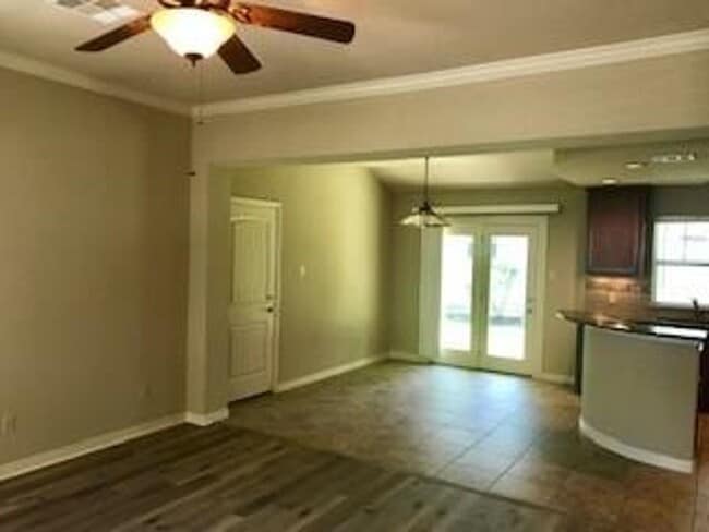 Building Photo - Cottages at Lake Creek / Freestanding One ...