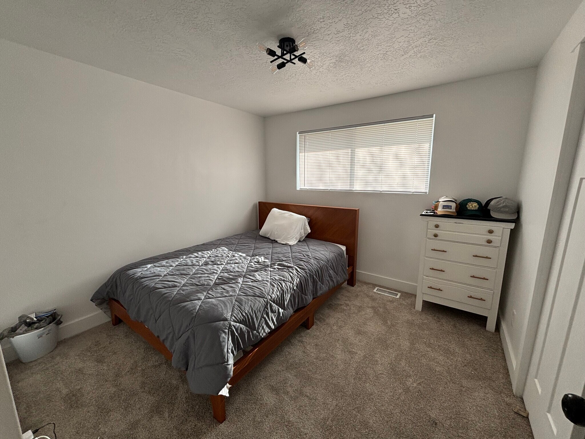 Building Photo - 954 S 100 W